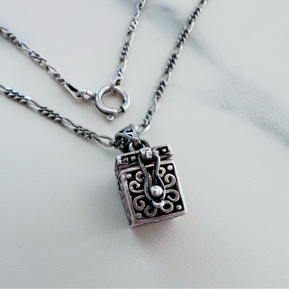 Mysterious Vintage .925 Sterling Prayer Box w/ Hinged Lid and 2mm Figaro Chain - Picture 6 of 16